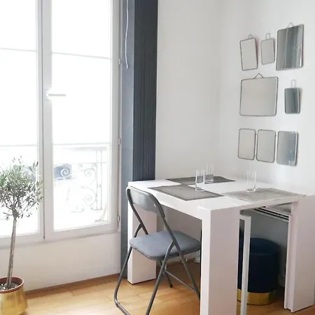 Apartment Pere Lachaise 11arr